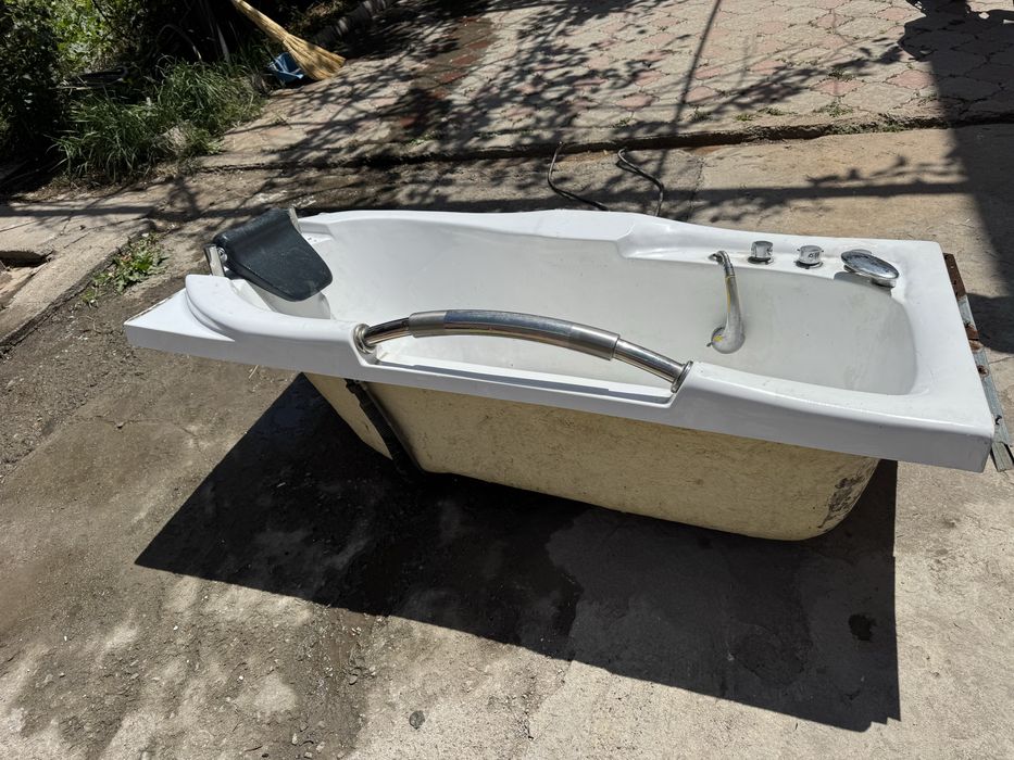 Продам акрилувую ванну б/у