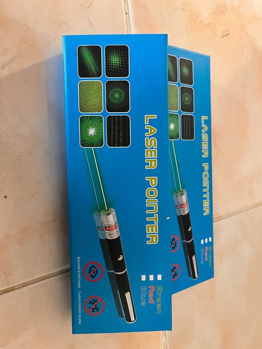 Мощен Лазер с Приставки / Green Laser Pointer / Камуфлажни и Черни