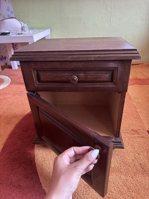 Нощно шкафче кафяво