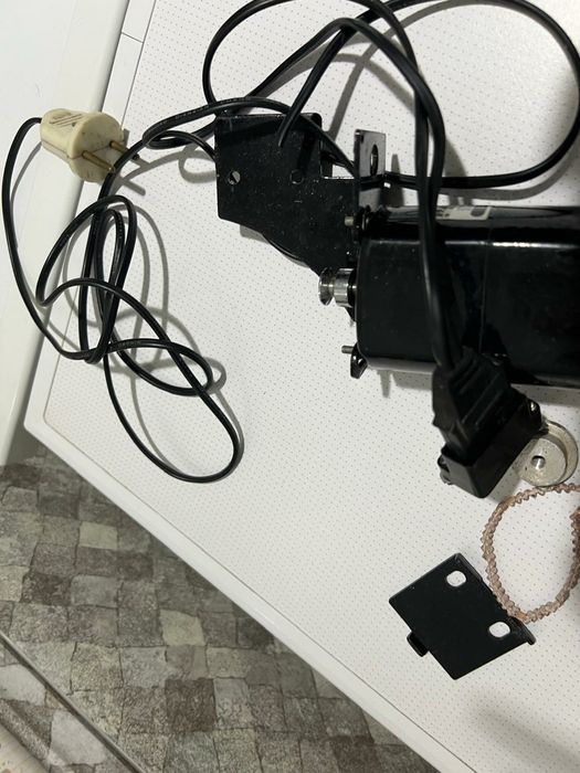 продам швейную машинку  мотор электричкий