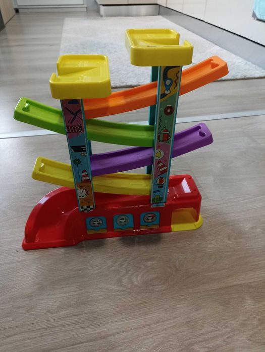 Голям лот от играчки