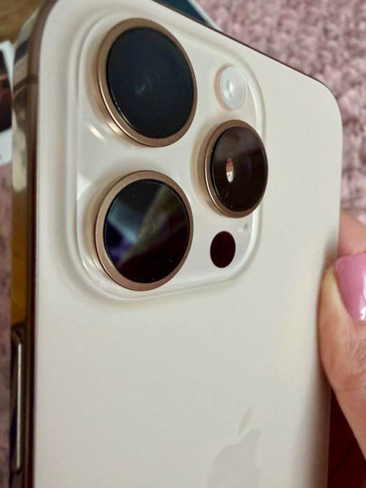 iPhone 16 Pro Max Gold