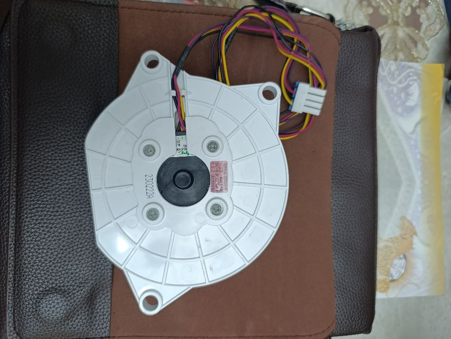 LG воздушные вентилятор.на инверторный Холодильником