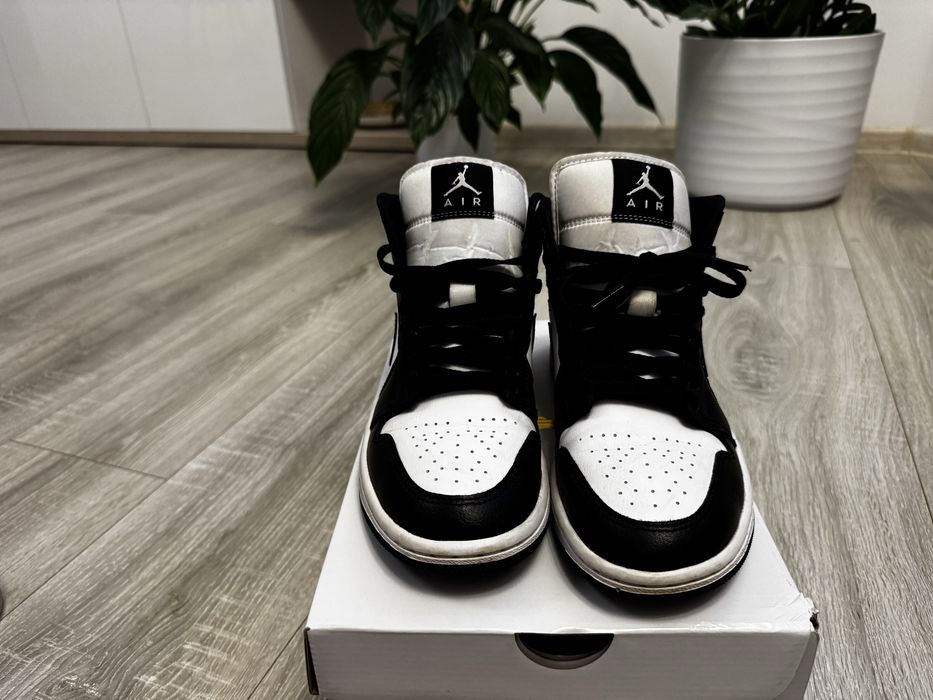 AIR JORDAN 1 MID