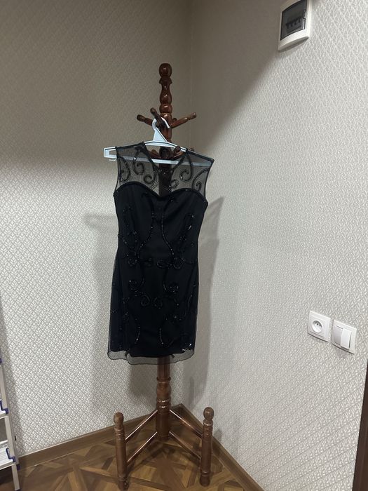 Платье на подкладе , чуть выше колен, вышито вручную