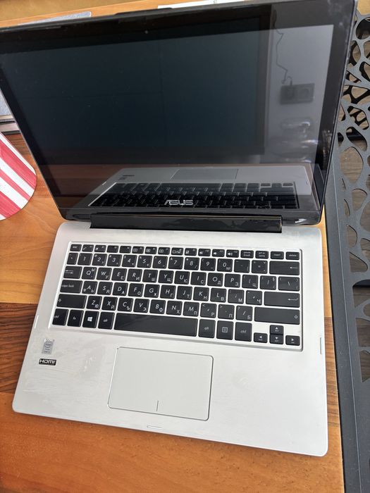 Лаптоп ASUS Transformer Book Flip TP300LA 13.3” Touchscreen