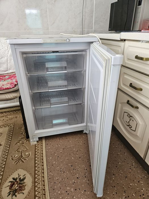 Продам морозильную камеру