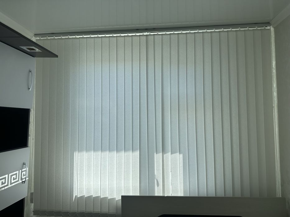 Продам вертикальные жалюзи белые