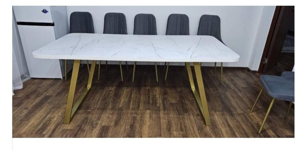 Продам стол обеденный