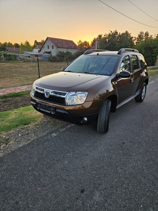 Vând  Dacia  Duster
