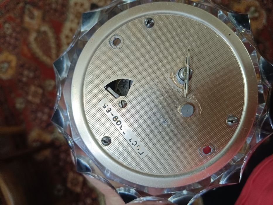 Продам часы древние СССР