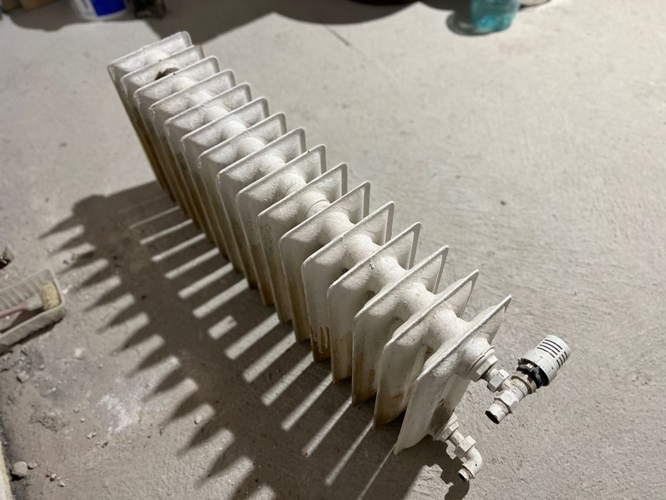 3 броя чугунени радиатори