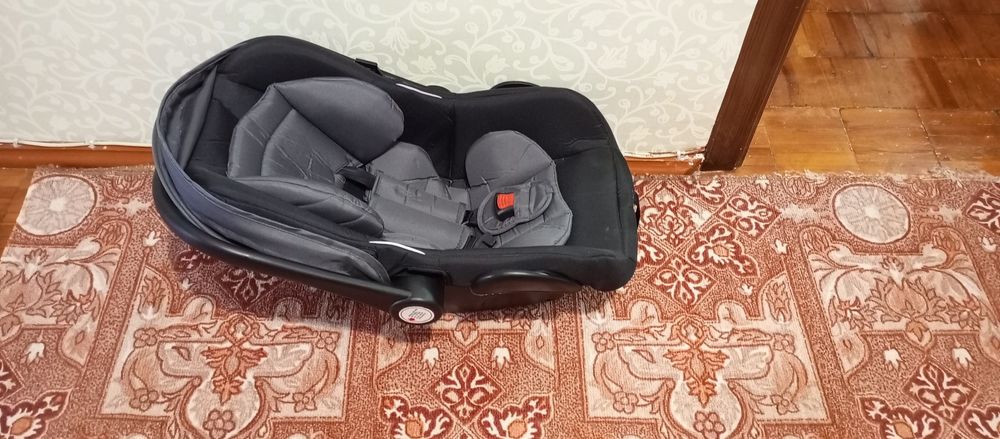 Продам детскую автолюлька почти новую