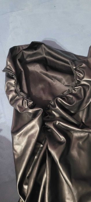 Кожена пола и панталони