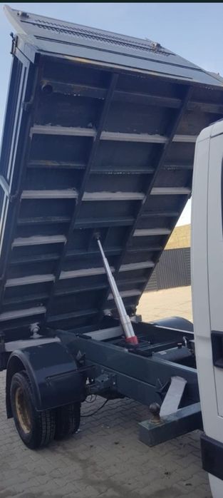 Camioneta Iveco.
