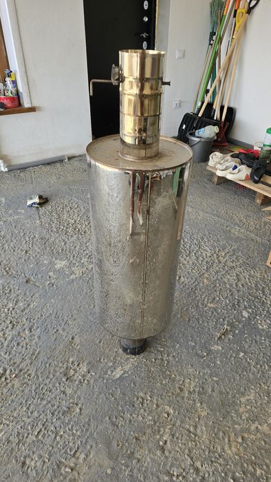 Печь для бани с баком для воды.