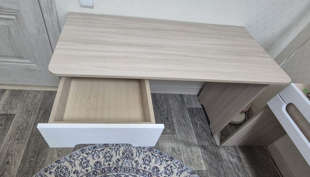 Продам письменный стол