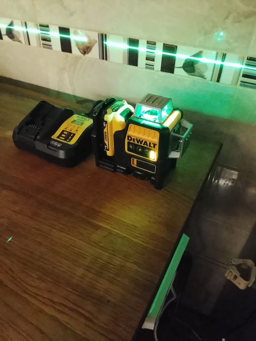 Nivel laser dewalt cu 12 linii Nou