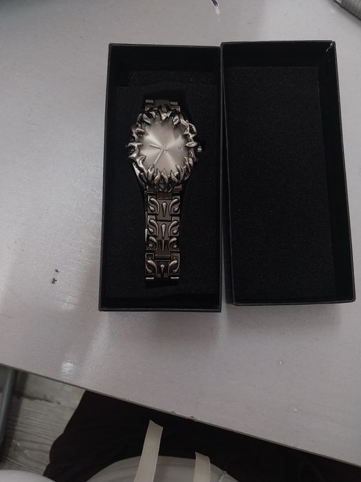 Часы Alabaster, хорошего качества, носились 1 раз