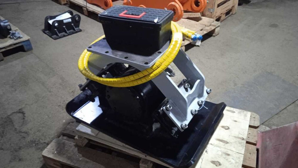 Вибротрамбовка для экскаватора-погрузчика Case 570,580.