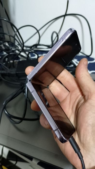 Samsung Galaxy z4 flip defect