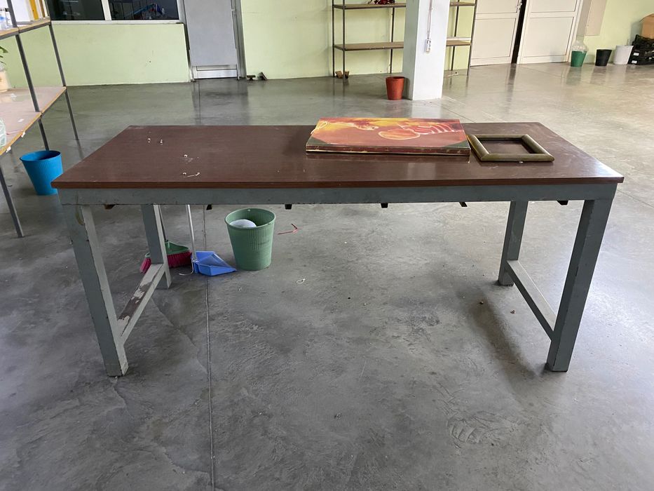 Метална работна маса