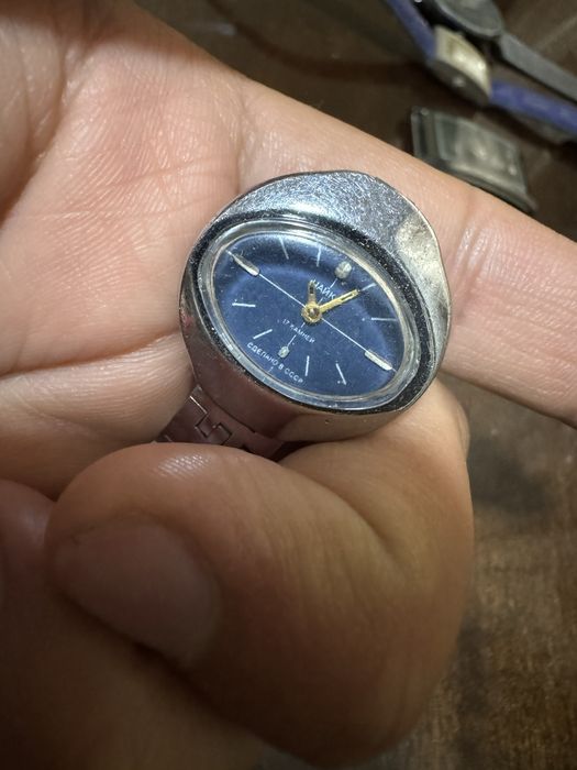 Срочно продам часы