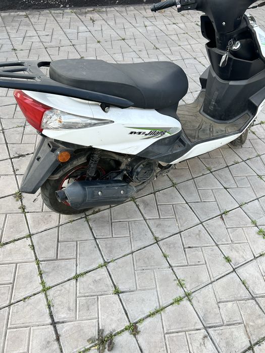 Продам скутер M8 125 кубов