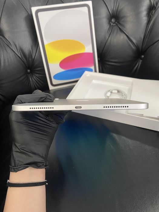 iPad 10.9-Inch / 10th Gen / 256 GB / Silver