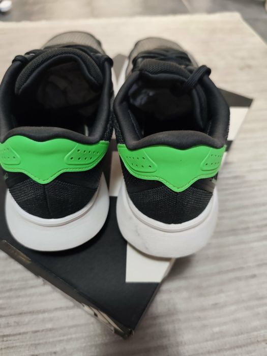 Маратонки ADIDAS 43  1/3