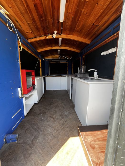 De vânzare food track mobil