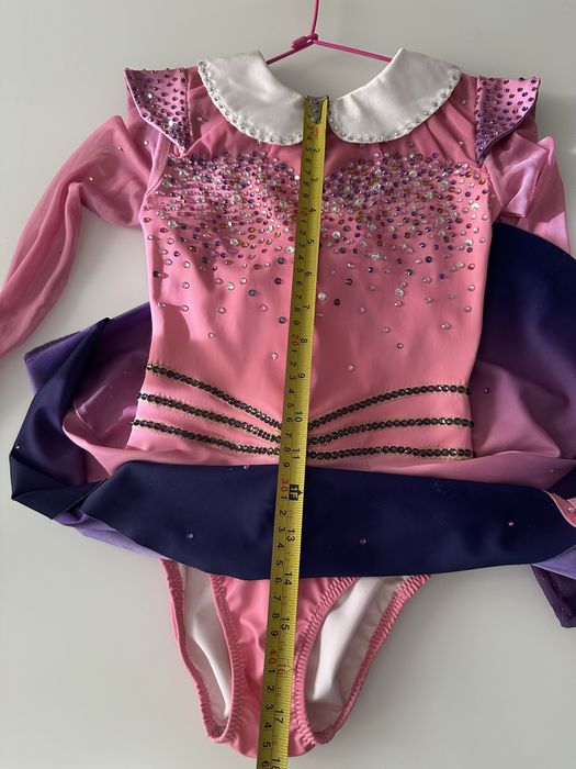 Състезателна рокля за фигурно пързаляне