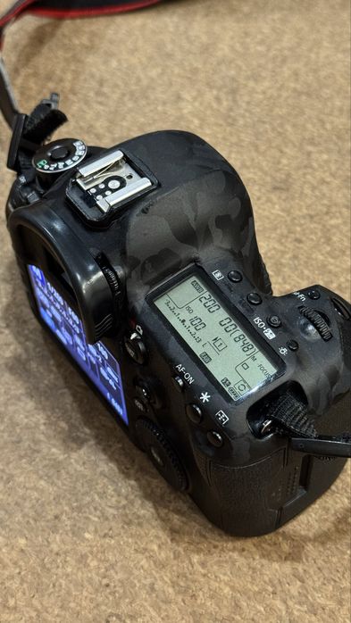 Продам Canon 5d mark 3. В отличном боевом состоянии