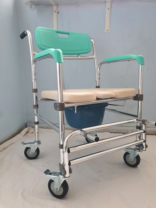 Scaun mobil cu toaletă,nou,nefolosit!