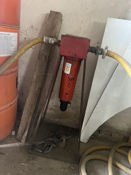 Винтов компресор и пясъкоструйка Clemco