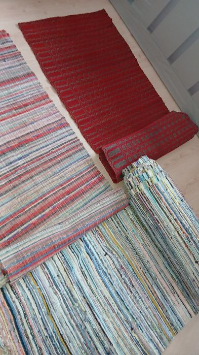 Presuri țesute la război manual