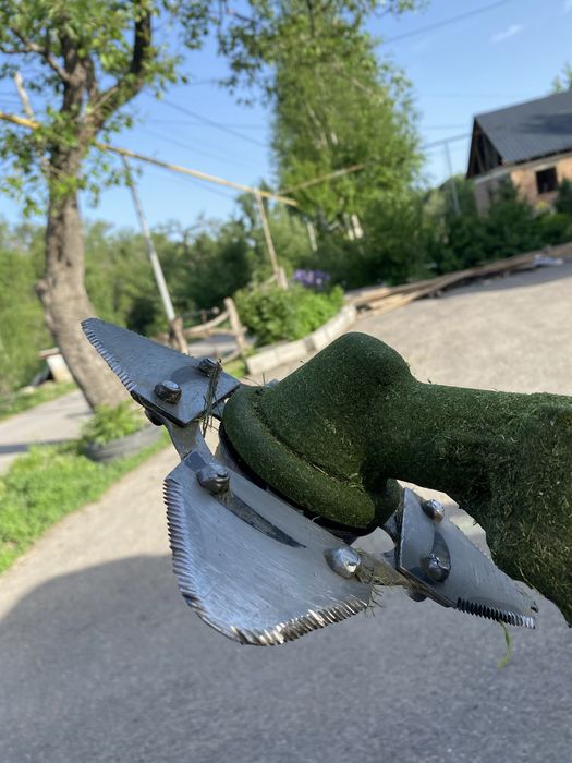 Покос травы с триммером