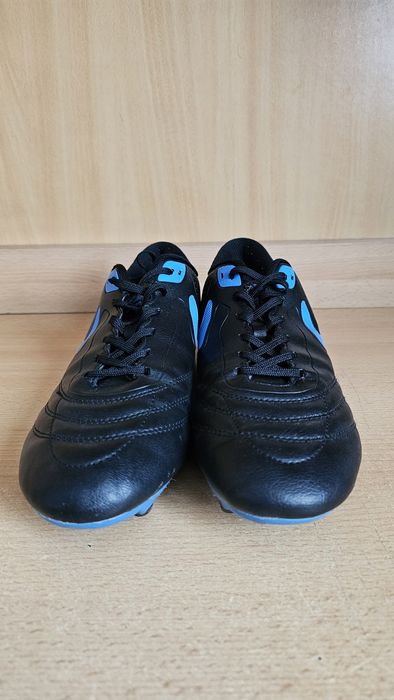 Футбольные обувь