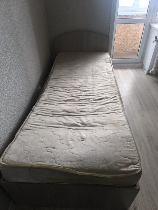 Кровать односпальная 2 штуки.