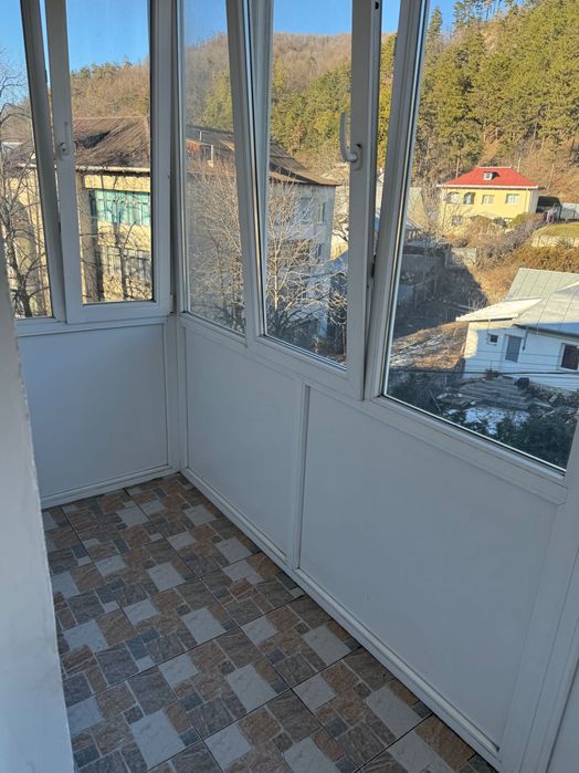 Inchirez apartament cu 2 camere la etaj 3