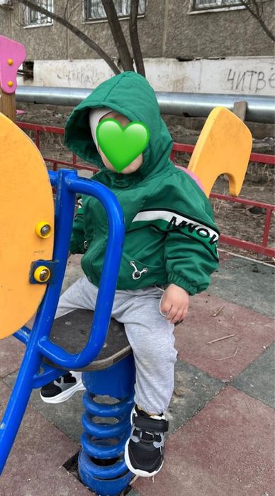 Куртка , безрукавка на весну