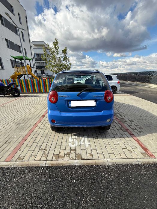 Vând Chevrolet Spark LS, an fabricație 2008, motor pe benzină de 796 cm³, cu doar 17.000 km reali!  Mașina este foarte bine întreținută, îngrijită.