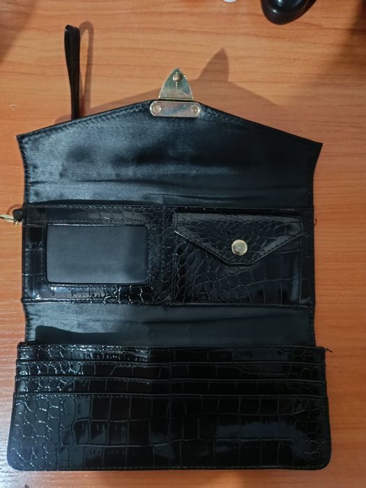 Продам клатч в хорошем состоянии