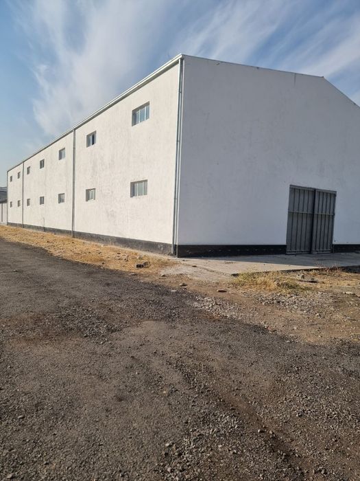 Ишлаб чикариш учун бино сотилади