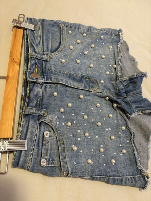 Къси дънкови панталонки с камъни и перли