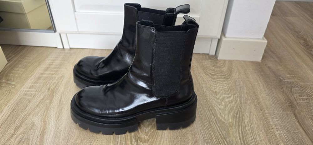 Ghete de dama - H&M Premium - marime 37; piele.