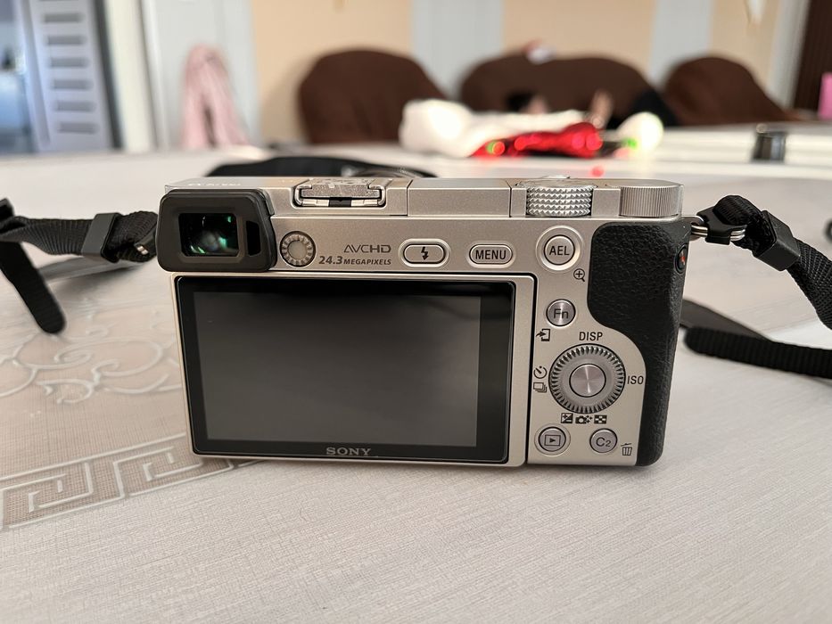 Срочно продам камеру Sony a6000