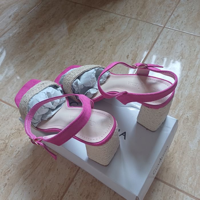 Sandale roz cu toc lejer nr 37 noi