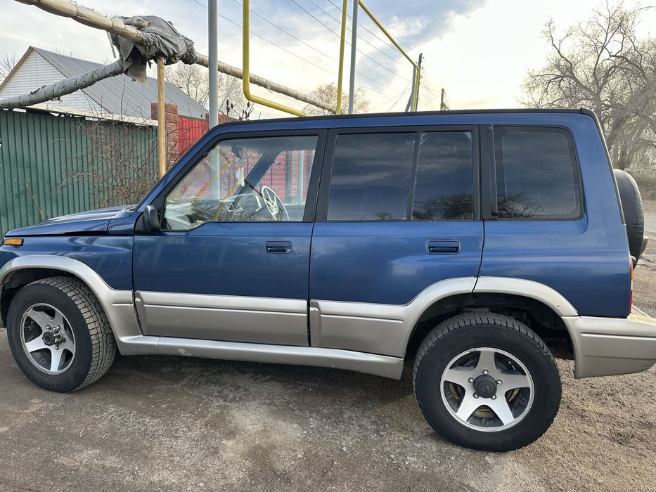 Машина Suzuki Escudo