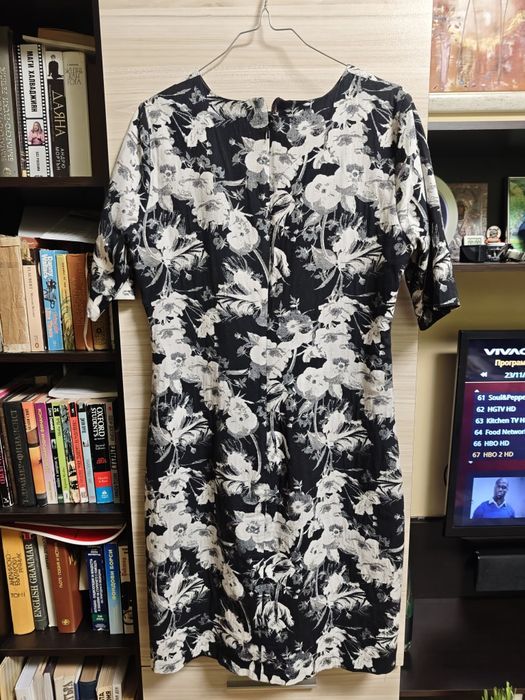 Рокля на JUNONA на цветя.